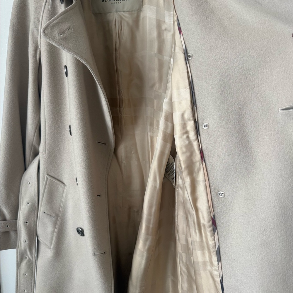 Burberry Beige Double-Breasted Trench Coat with Notch Collar - Picture 6 of 6